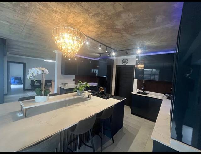 4 BEDROOM HOUSE FOR SALE IN LYNNWOOD